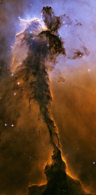 鹰星云内的恒星尖塔影像